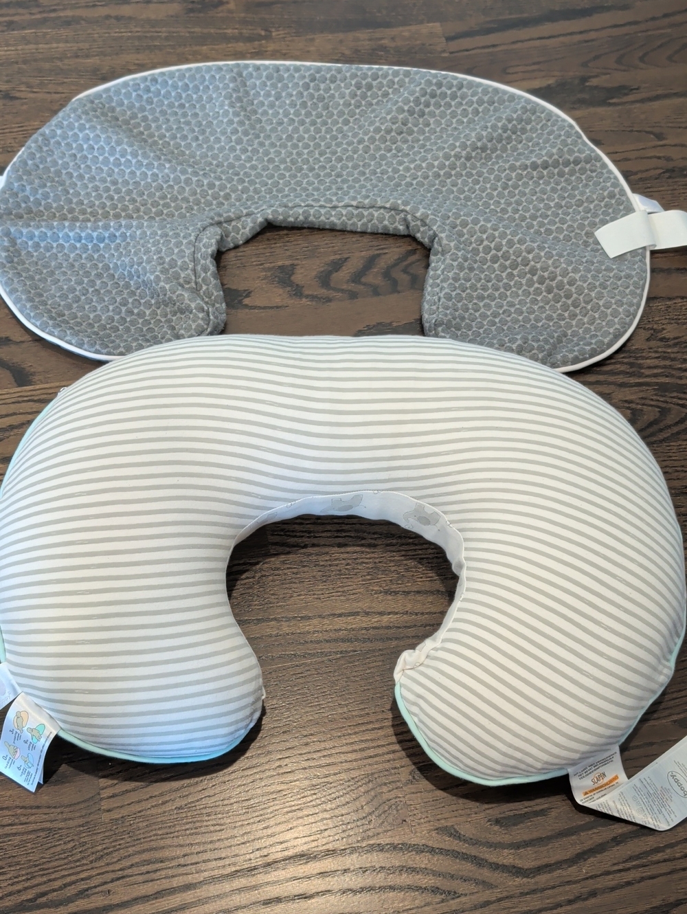 Boppy Bare Naked Nursing Pillow with extra cover - Picture 3 of 10